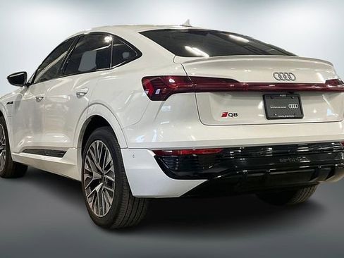 Used 2024 Audi Q8 e-tron Prestige w/ Prestige Package image 12