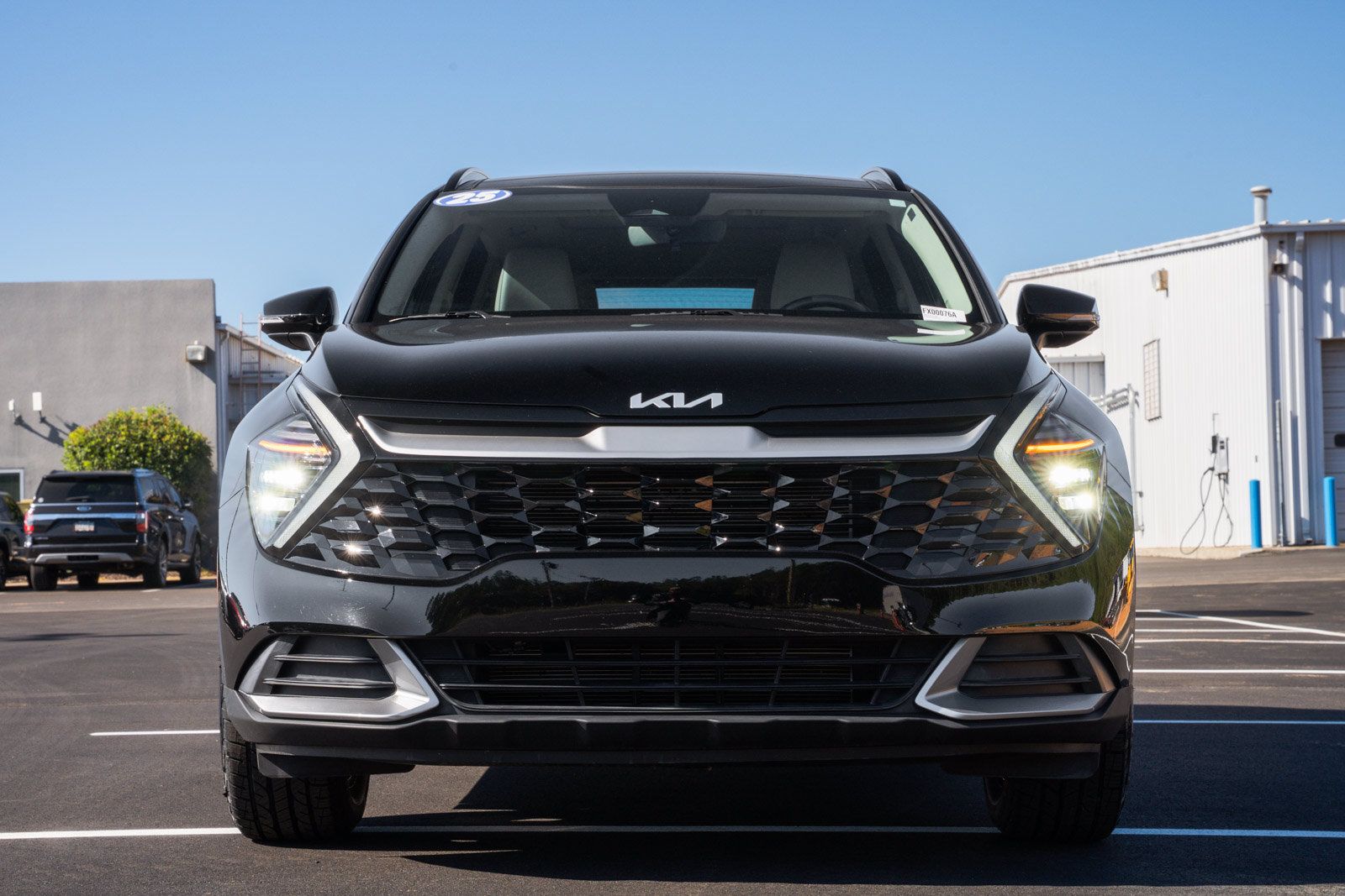 Used 2025 Kia Sportage EX w/ Premium Package FWD image 2