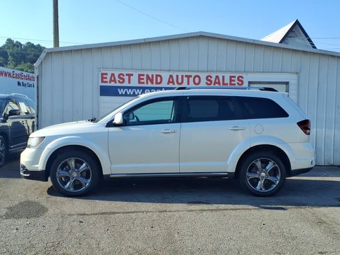 Used 2017 Dodge Journey Crossroad AWD/4WD image 2