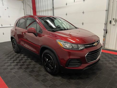 Used 2021 Chevrolet Trax LS w/ Tint and Cruise Package FWD image 5