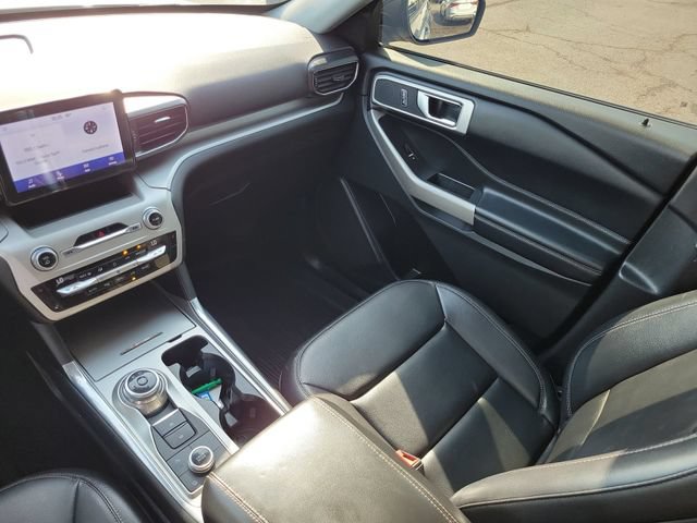 Used 2020 Ford Explorer XLT w/ Equipment Group 202A AWD/4WD image 11