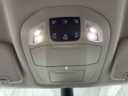 Used 2024 Chrysler Pacifica Touring-L FWD image 22
