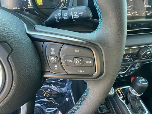 Used 2025 Jeep Wrangler Unlimited Rubicon 4xe w/ Convenience Group image 28