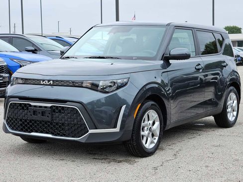 Certified 2025 Kia Soul LX FWD image 9
