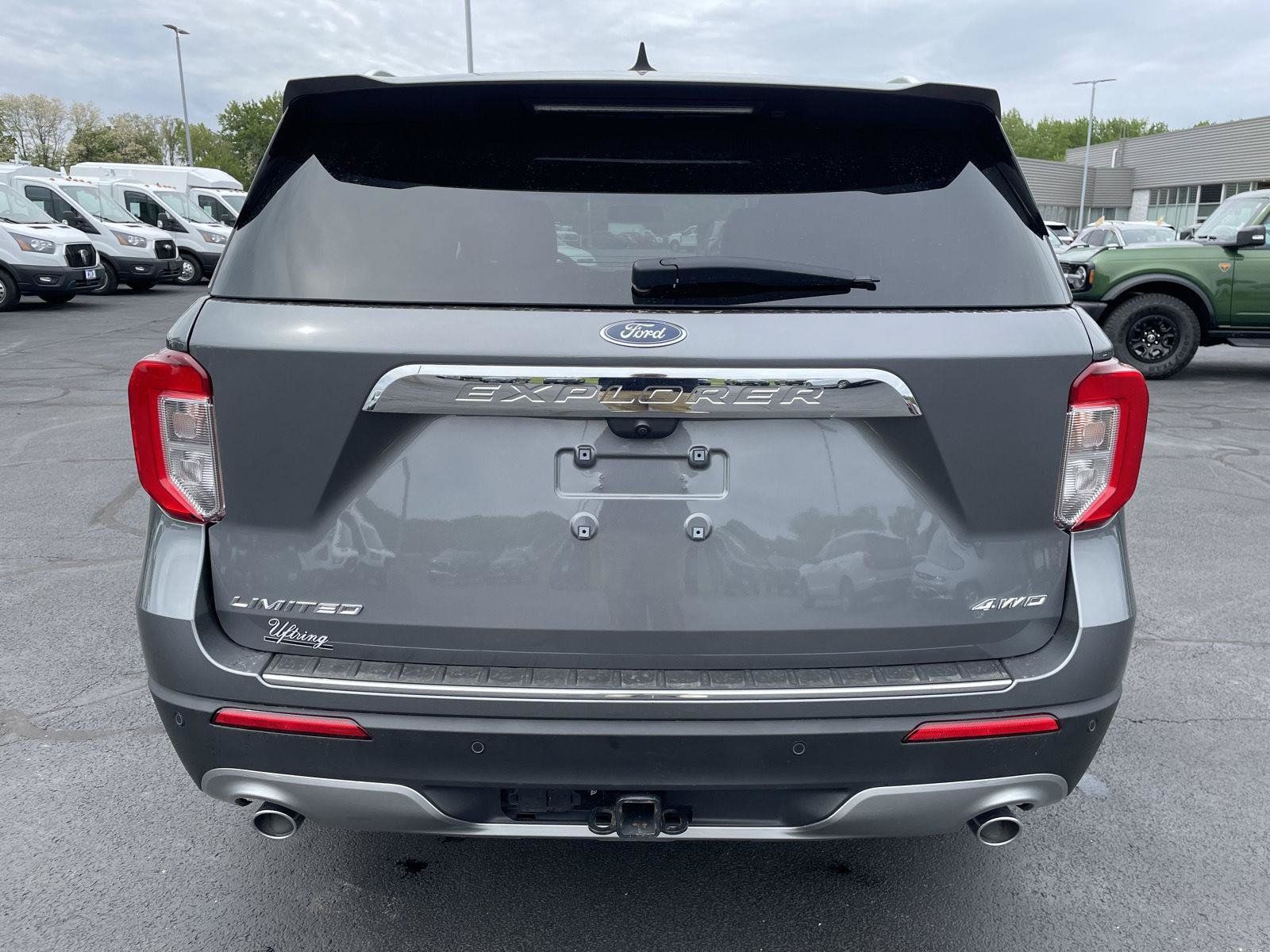 Used 2024 Ford Explorer Limited w/ Equipment Group 301A AWD/4WD image 4