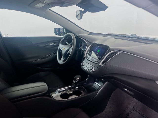 Used 2025 Chevrolet Malibu LT FWD image 9