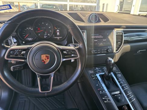 Used 2018 Porsche Macan image 14