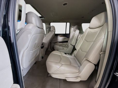 Used 2019 Cadillac Escalade ESV Luxury image 24
