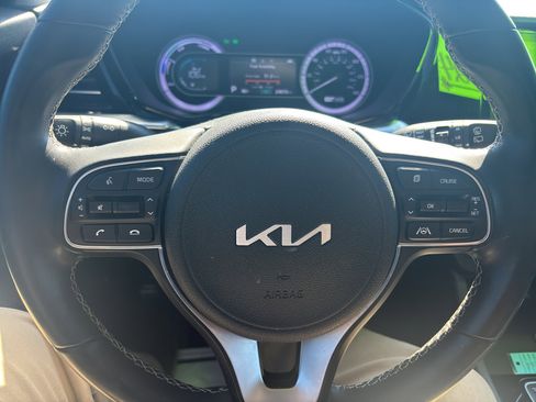 Certified 2022 Kia Niro LXS image 14