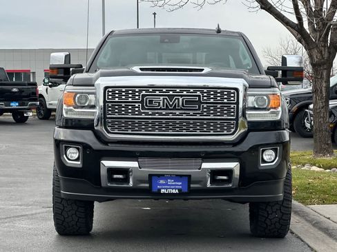 Used 2019 GMC Sierra 2500 Denali w/ Duramax Plus Package image 10