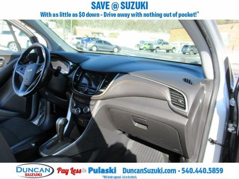 Used 2018 Chevrolet Trax LT w/ LT Convenience Package image 16