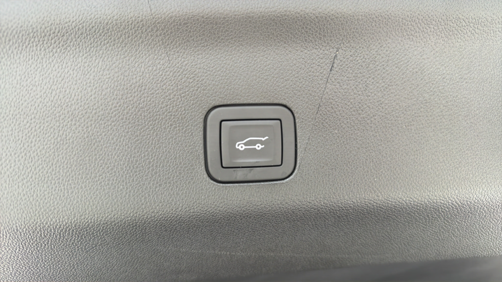 Used 2026 GMC Yukon Denali w/ Advanced Technology Package AWD/4WD image 16