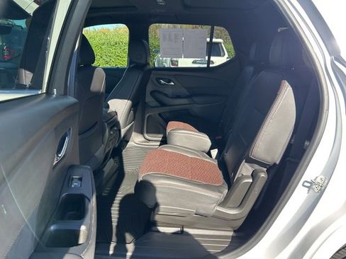 Used 2023 Chevrolet Traverse High Country image 16