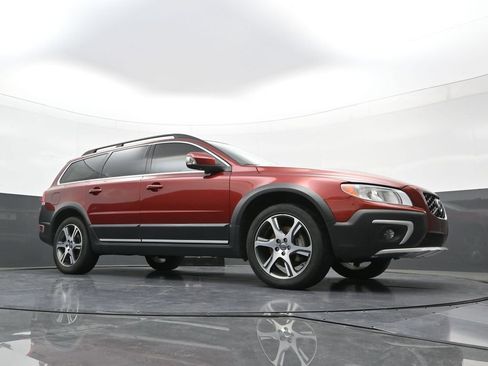 Used 2015 Volvo XC70 T6 w/ Proximity Package AWD/4WD image 21