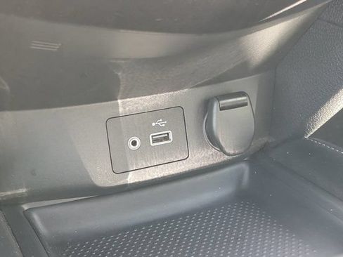 Used 2018 Nissan Rogue SL w/ Premium Package FWD image 32