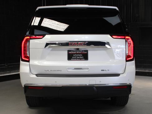 Used 2022 GMC Yukon XL SLT w/ SLT Premium Package AWD/4WD image 12