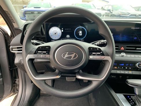 Used 2024 Hyundai Elantra SEL image 25