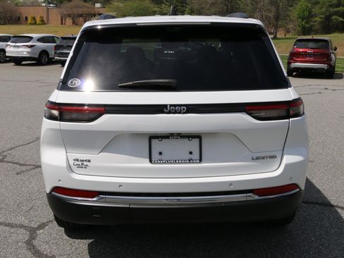 Used 2023 Jeep Grand Cherokee Limited w/ Luxury Tech Group II AWD/4WD image 4