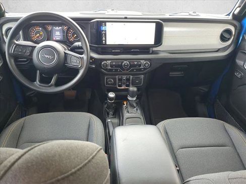 Certified 2025 Jeep Gladiator Sport image 19