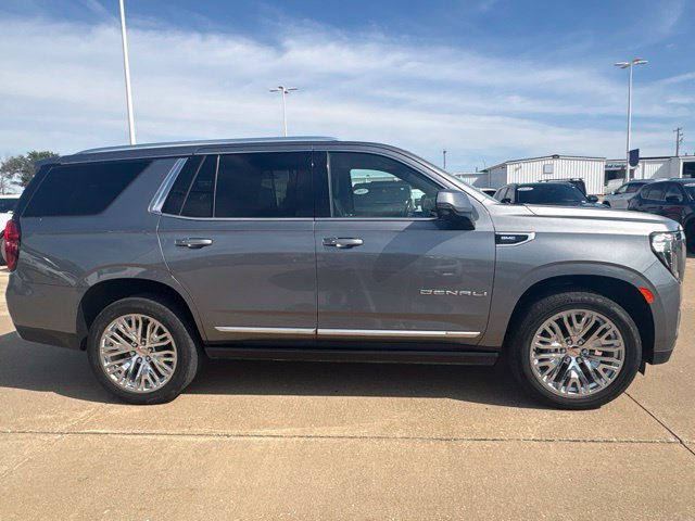 Used 2021 GMC Yukon Denali w/ Denali Premium Package AWD/4WD image 2