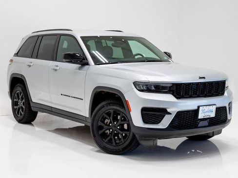 Certified 2024 Jeep Grand Cherokee Altitude AWD/4WD image 6