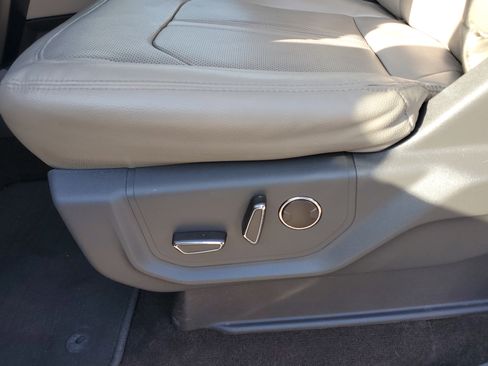 Used 2021 Ford Expedition Limited image 9