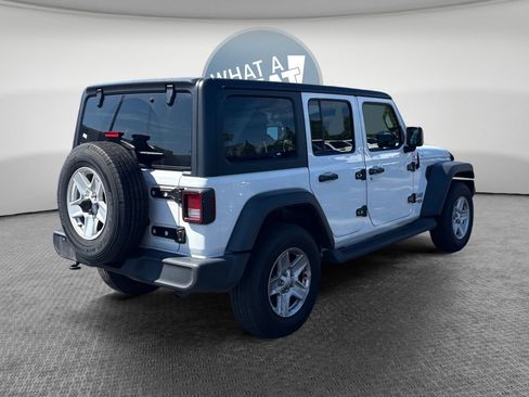 Used 2018 Jeep Wrangler Unlimited Sport S AWD/4WD image 3