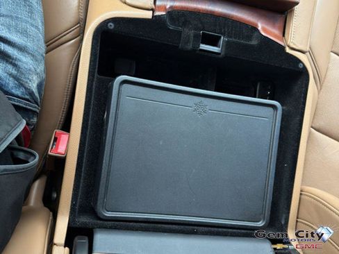 Used 2016 Cadillac Escalade ESV Platinum image 27