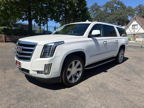 Used 2018 Cadillac Escalade ESV Premium Luxury AWD/4WD image 2