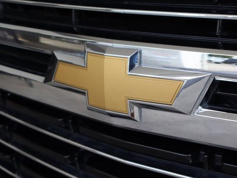 Used 2021 Chevrolet Suburban LT image 48