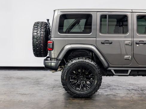 Used 2025 Jeep Wrangler Sahara image 24