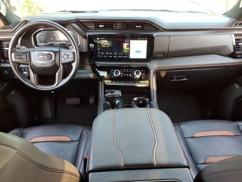 Used 2024 GMC Sierra 1500 AT4 w/ Technology Package AWD/4WD image 11