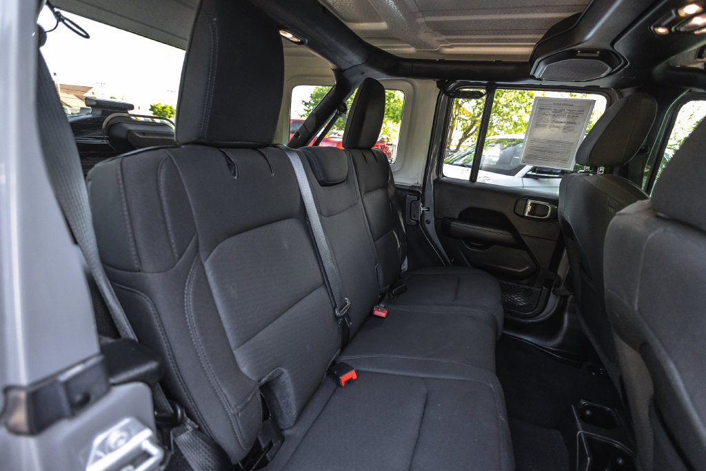 Used 2021 Jeep Wrangler Unlimited Sahara AWD/4WD image 29