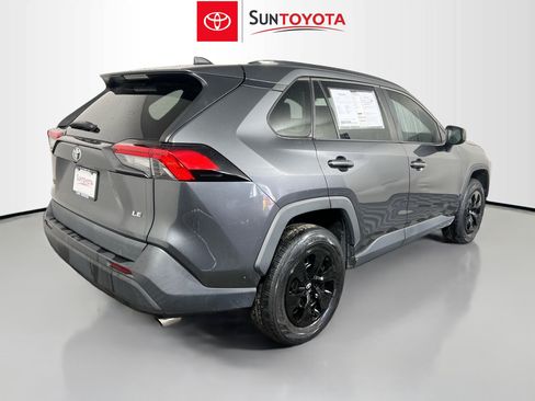 Used 2021 Toyota RAV4 LE FWD image 4