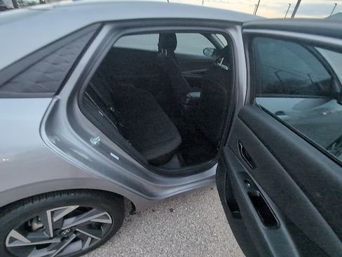 Used 2025 Hyundai Elantra Sport image 4