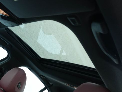 Used 2024 BMW 330i Sedan RWD image 12