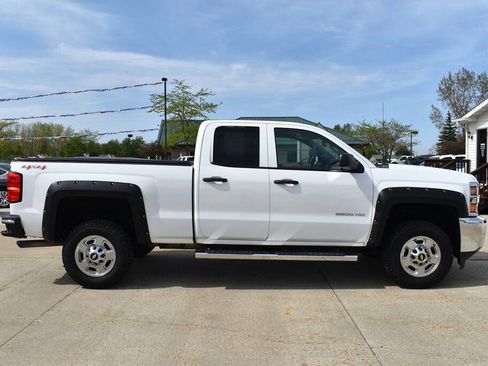 Used 2015 Chevrolet Silverado 2500 LT AWD/4WD image 2