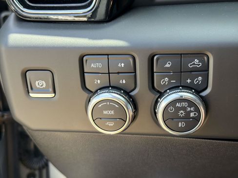 Used 2025 GMC Sierra 1500 AT4 AWD/4WD image 17