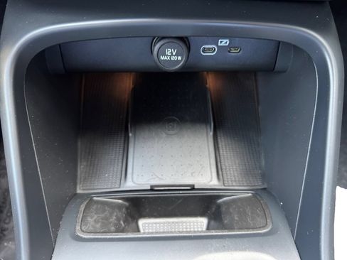 Used 2025 Volvo XC40 B5 Core AWD/4WD image 18