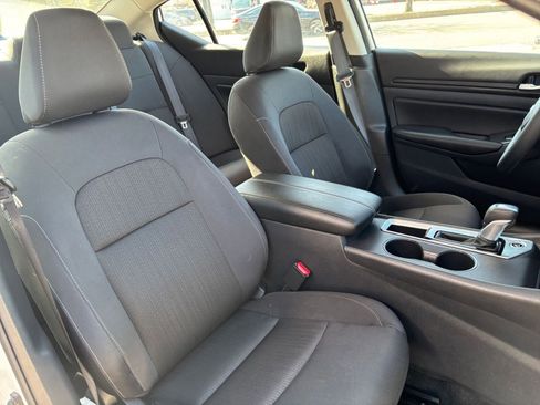 Used 2025 Nissan Altima 2.5 SV FWD image 37
