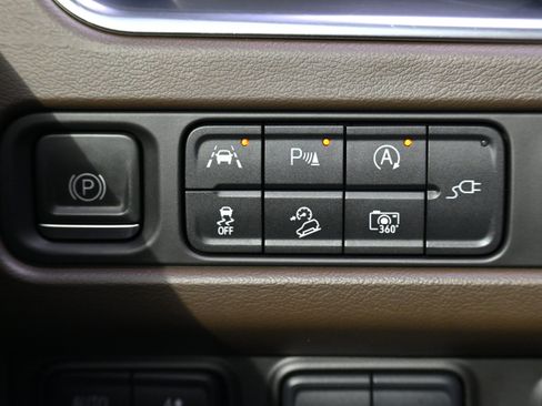 Used 2022 Chevrolet Tahoe Z71 w/ Luxury Package image 26