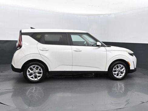 Used 2023 Kia Soul LX w/ LX Technology Package image 8