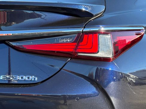 Used 2020 Lexus ES 300h w/ Premium Package image 13
