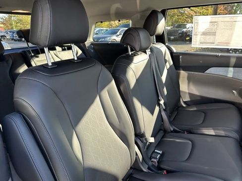 New 2026 Kia Carnival EX image 22