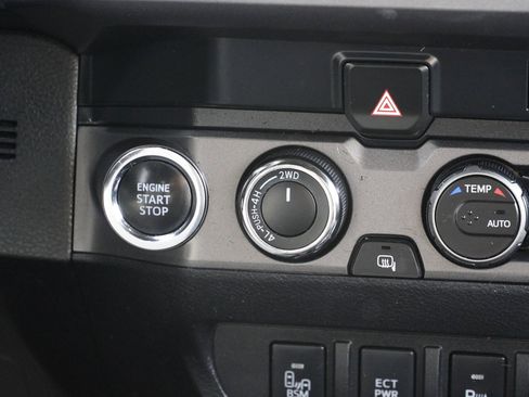 Certified 2023 Toyota Tacoma TRD Off-Road w/ Technology Package image 31