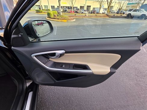 Used 2017 Volvo S60 T5 Inscription Platinum image 40