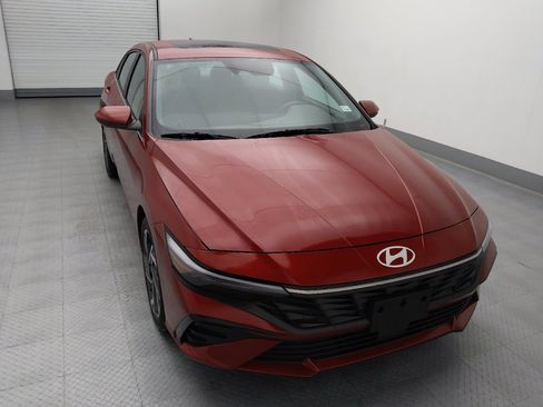 Used 2025 Hyundai Elantra SEL image 14