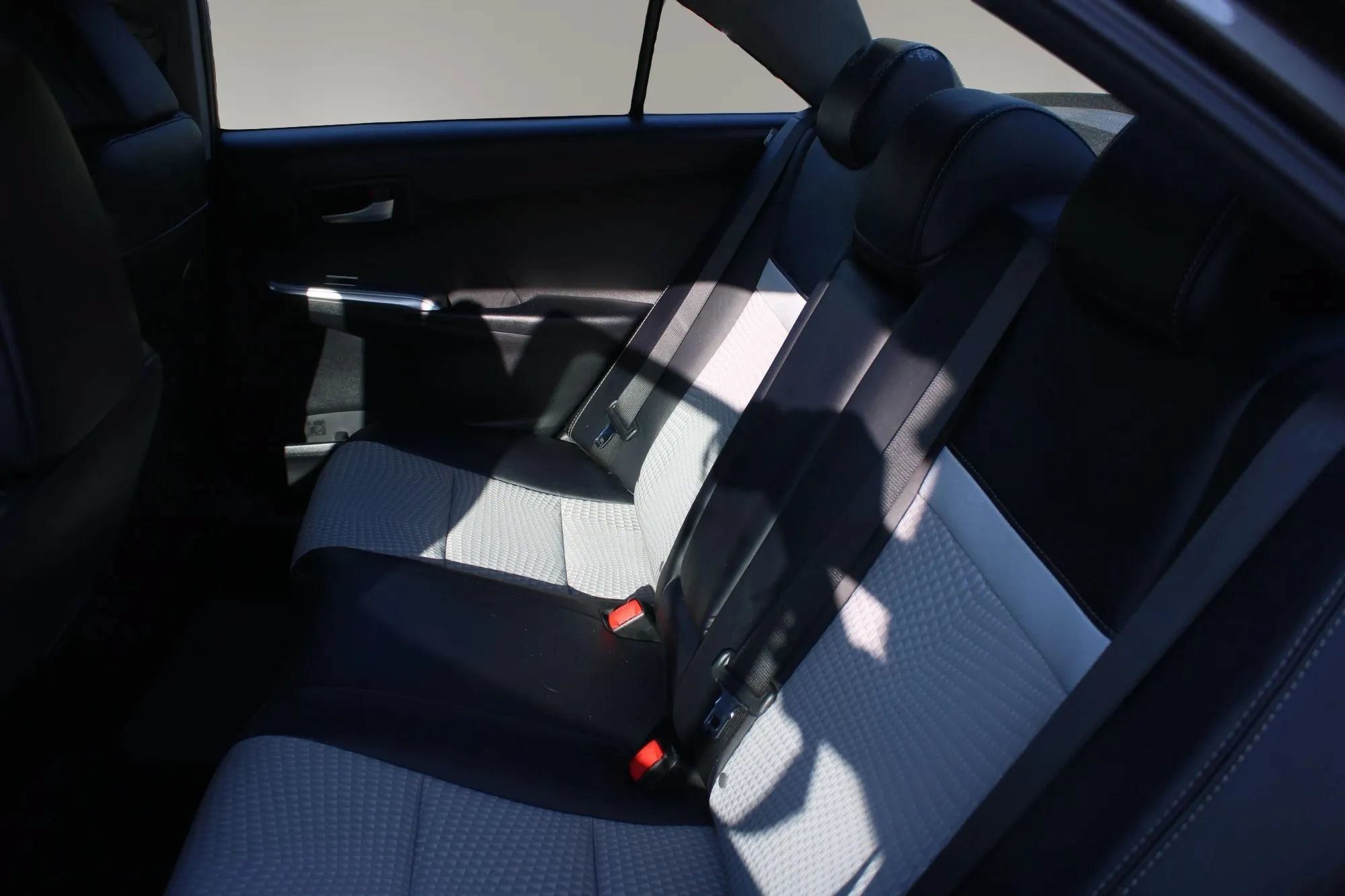 Used 2013 Toyota Camry SE FWD image 19