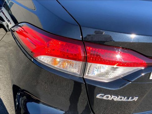 Used 2024 Toyota Corolla LE w/ LE Convenience Package image 28