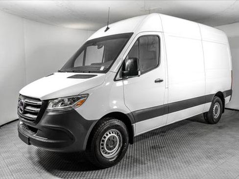 Used 2022 Mercedes-Benz Sprinter 2500 image 2